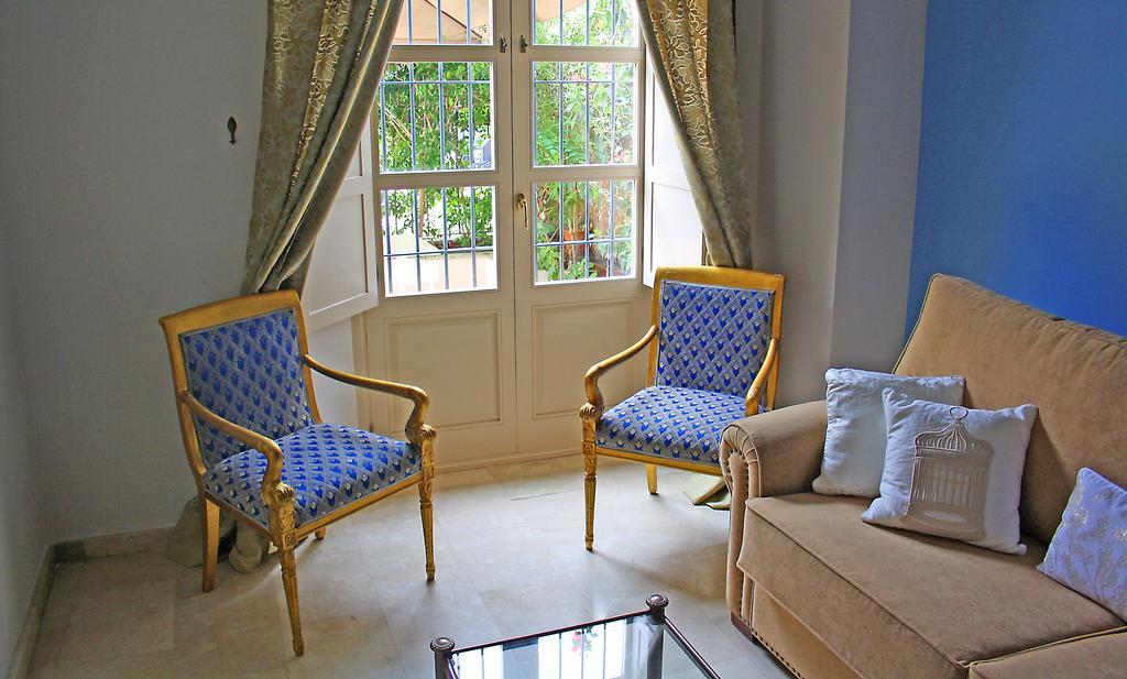 La Casa Azul + Bed and breakfast